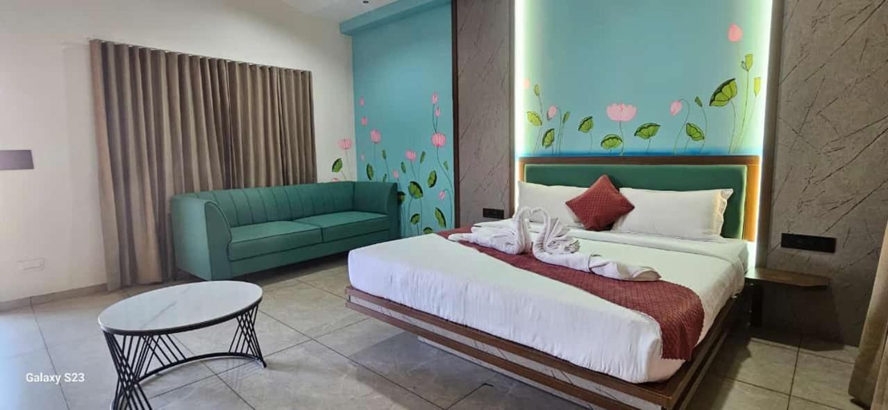 Shree Jalaram Resort Kodāe Exterior foto