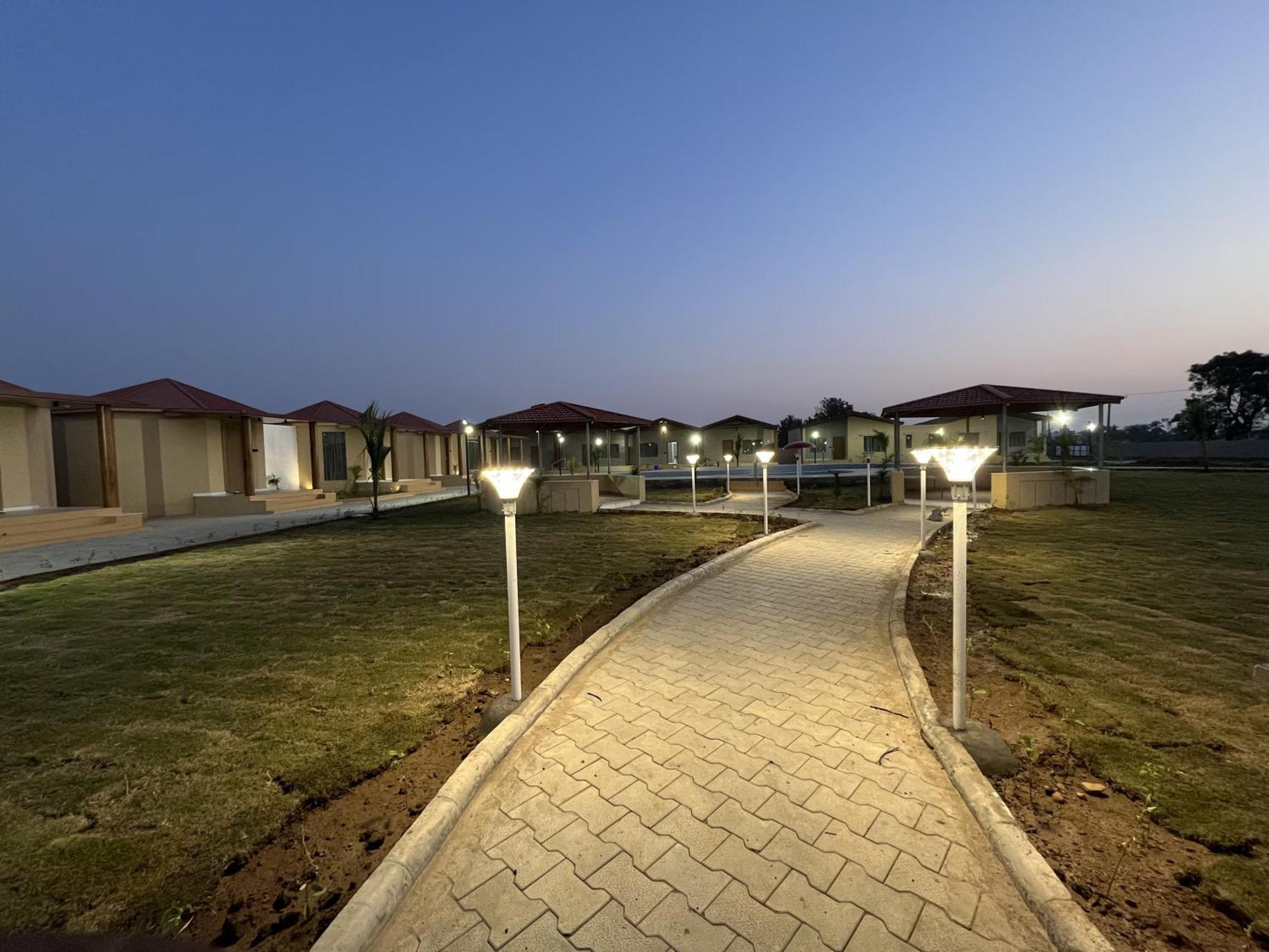 Shree Jalaram Resort Kodāe Exterior foto