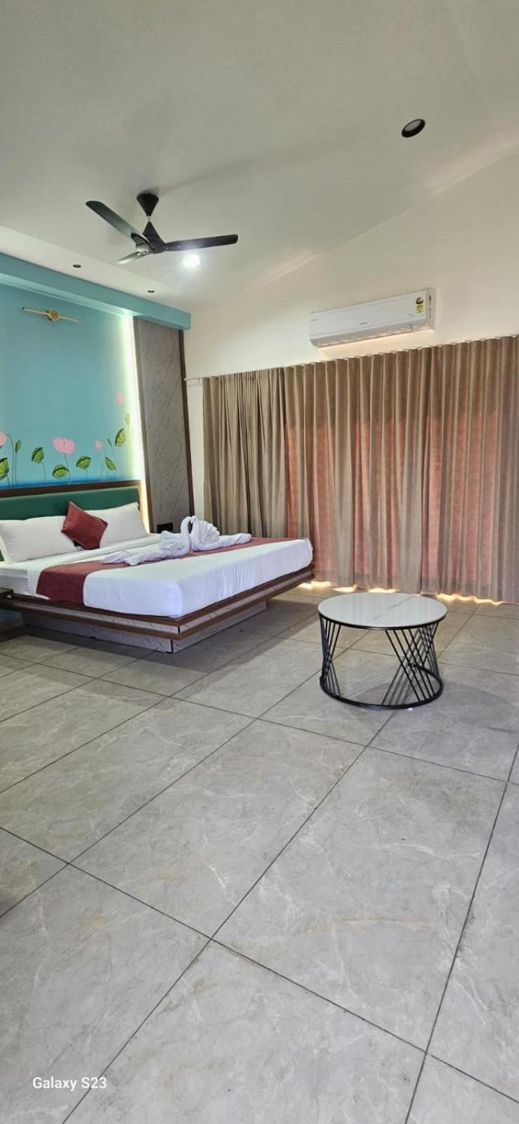 Shree Jalaram Resort Kodāe Exterior foto